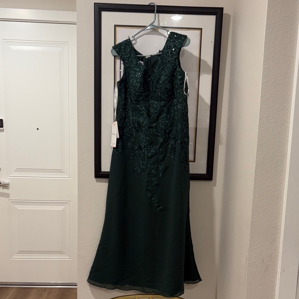JJs House Dark Green Sleeveless Midi Dress
